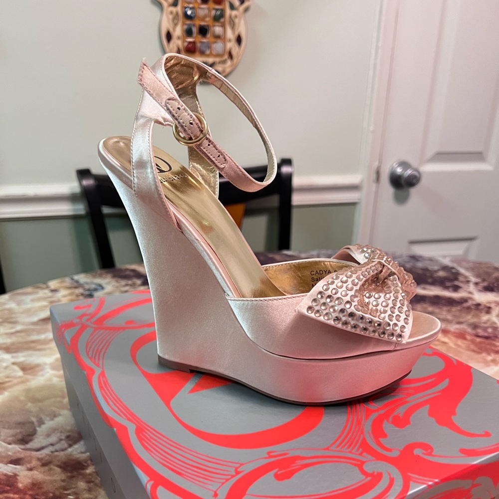 Kelsi Dagger, Cadya  nude satin wedge